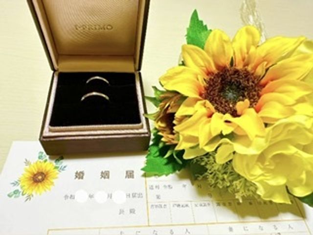 婚姻届を提出する際に一緒に撮りました。