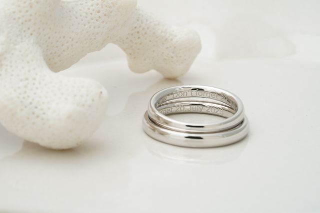 シンプルなデザインの指輪にしました！