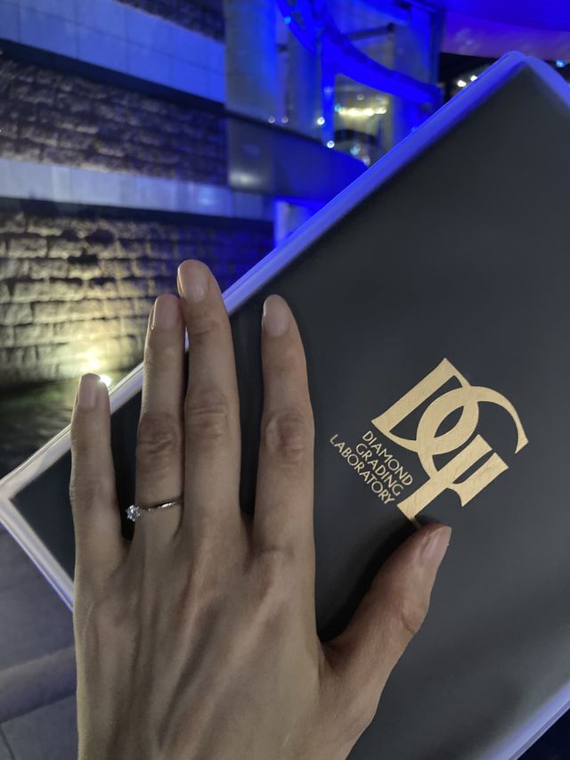 プロポーズ後、彼女の指にはめたプロポーズリング