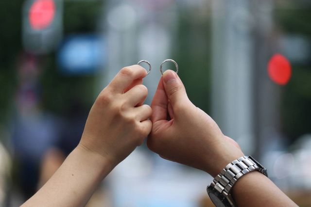 指輪が完成した時、記念に撮影してもらった写真です！