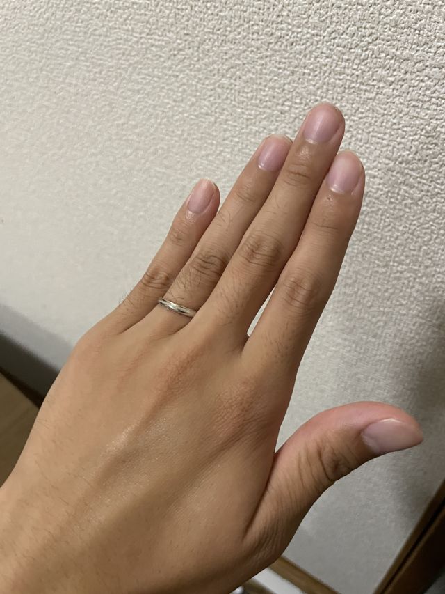 少しイエローゴールドが入っていてかっこいいです！