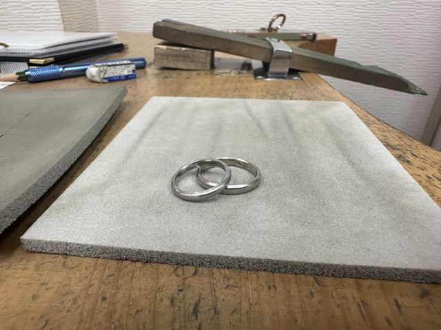 作成途中の指輪です。