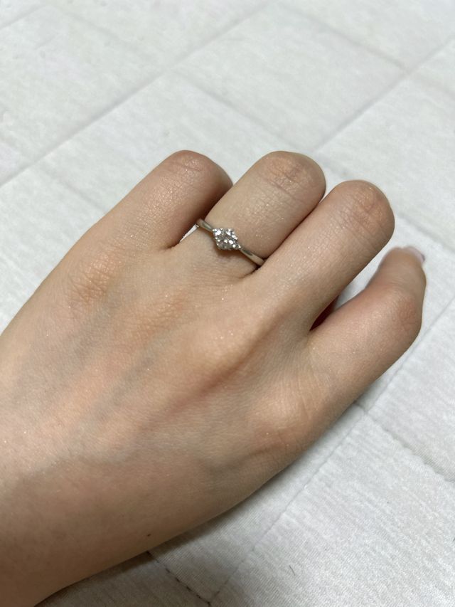 婚約指輪です。