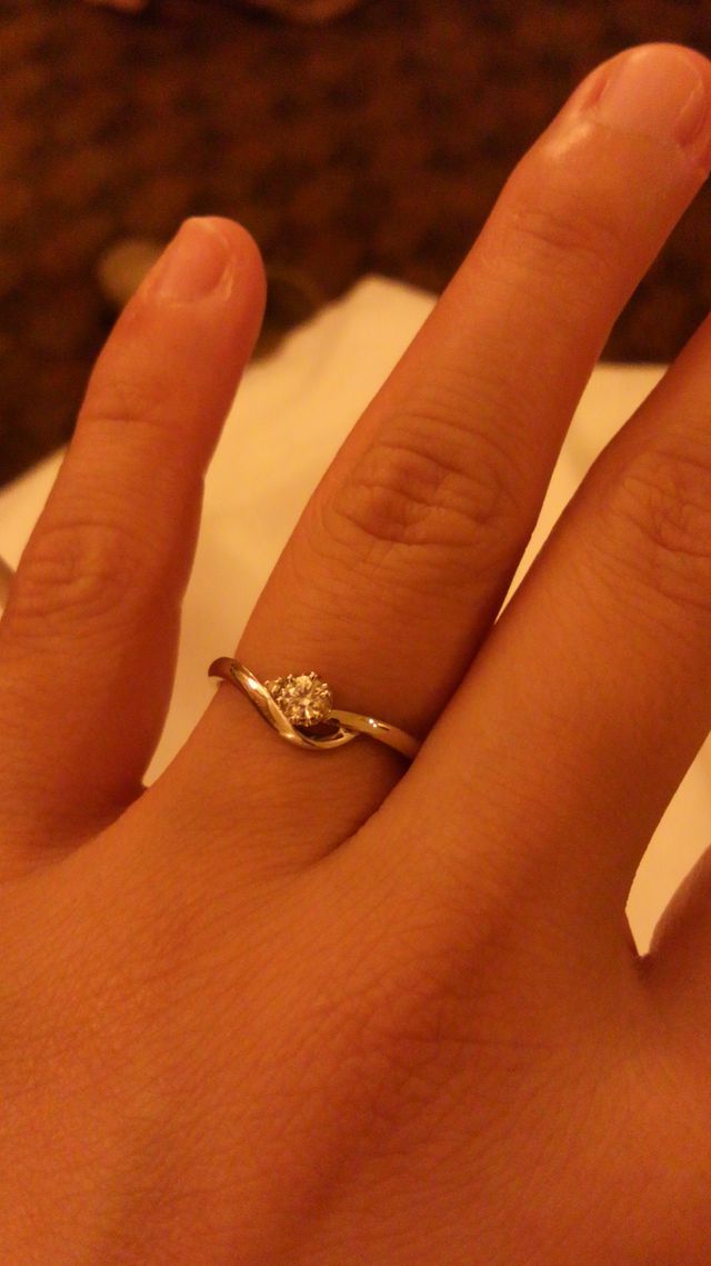 曲線にダイヤが光る