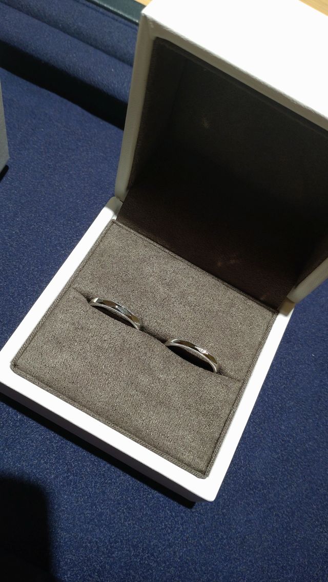 加工がアンティークぽいリングです。