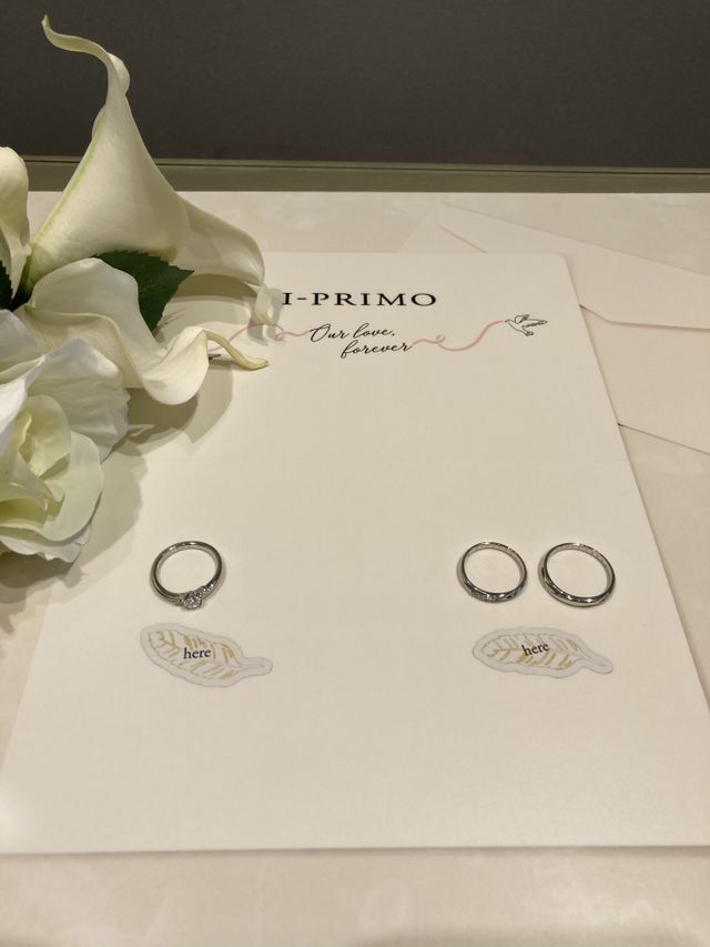 指輪の受け取りの時お店で撮らせていただきました。