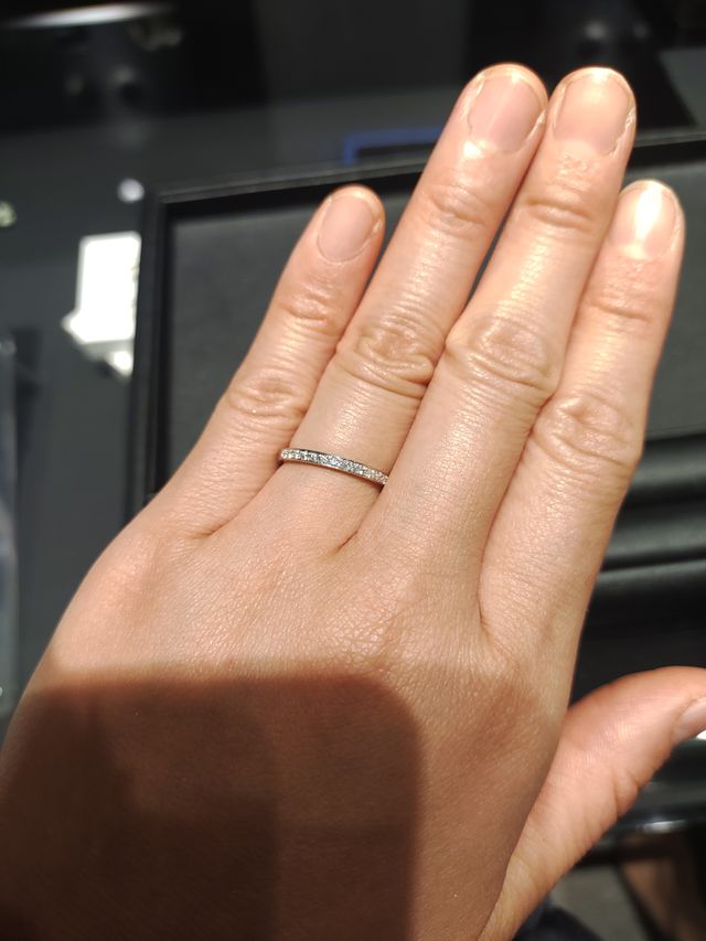 真ん中にシンデレラのガラスのくつかあり、断面からみると、素敵