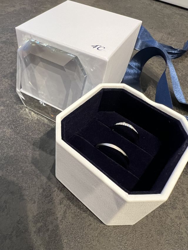 細身のウェーブしてる指輪を
今回、購入致しました。