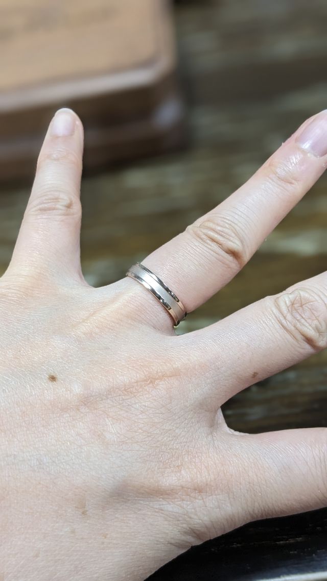 縁のマット加工がわざとらしくないデザインなので好みです