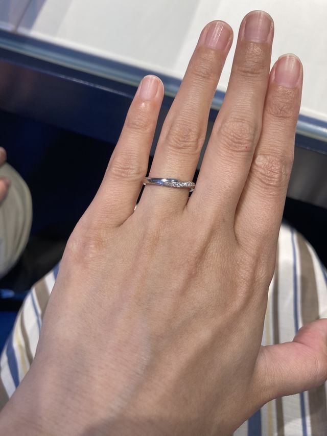 ２つの素材を使ってねじりを加えた指輪が素敵でした。