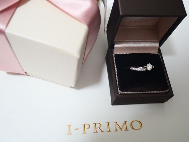 ボックスに入ってる指輪です。