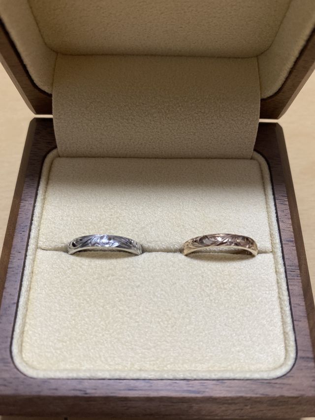 シルバーとピンクゴールド。