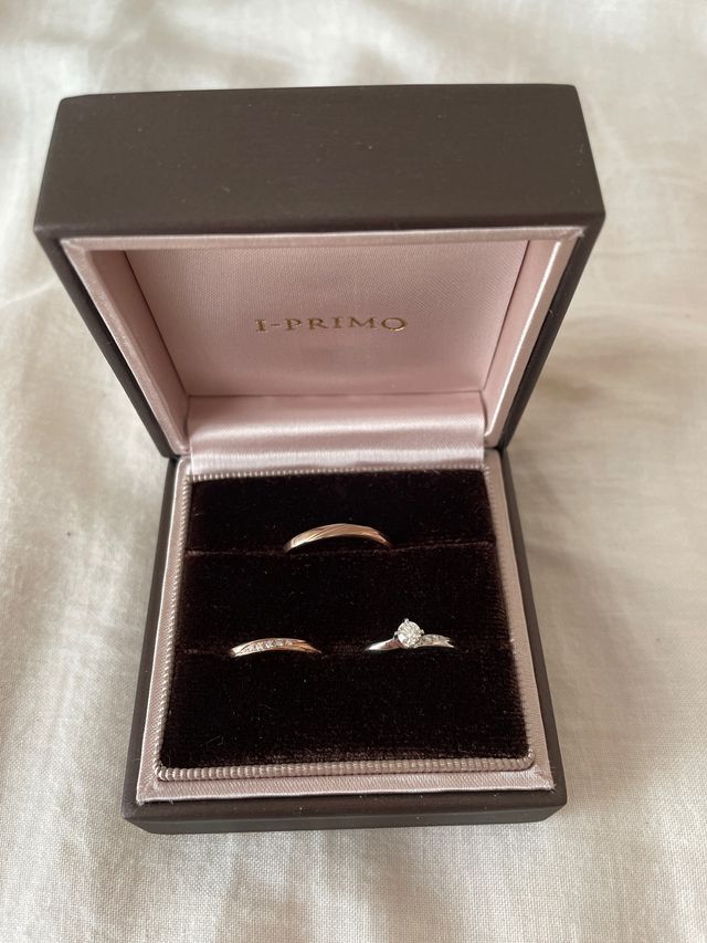 婚約指輪はプラチナで、結婚指輪はピンクゴールドにしました。