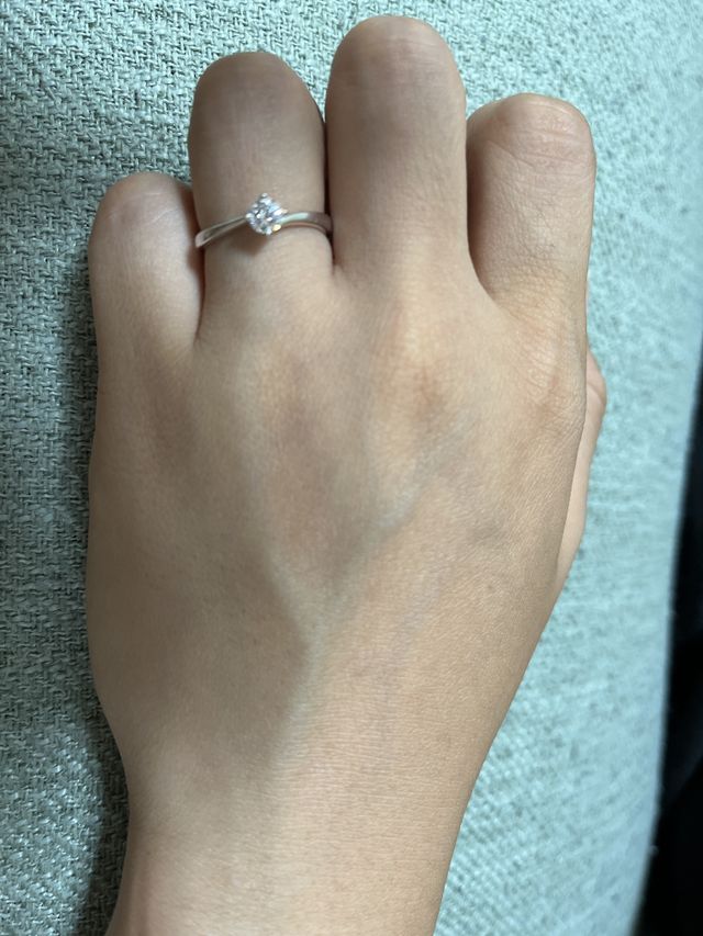 デザインとダイヤの大きさを合わせながら決めました。