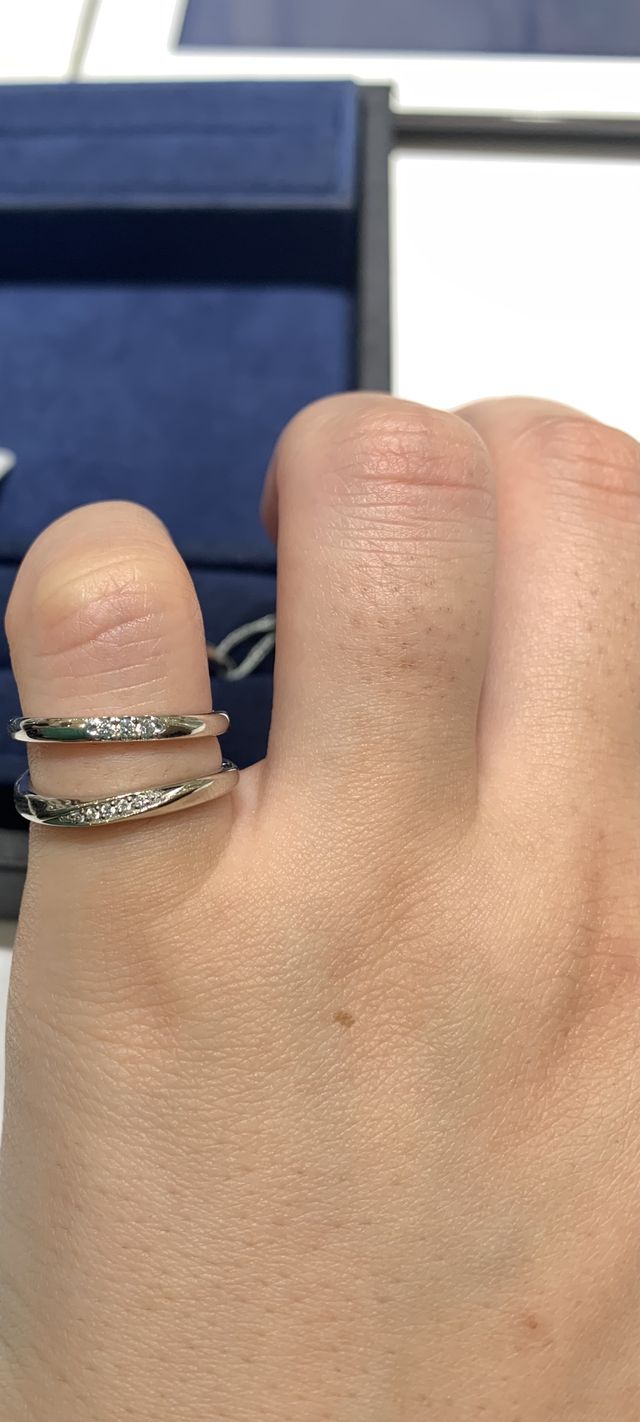 指輪装着時の写真です。