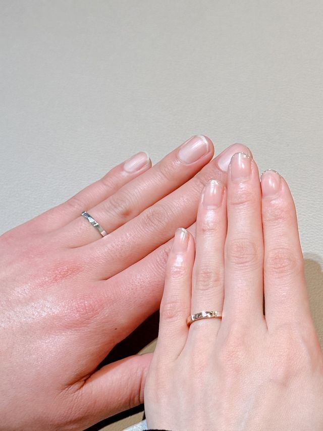 ペアのリング
キラキラして見えるのはリング全体の切り込み