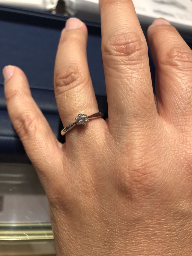 石を選んでから、リングのデザインを決めました。