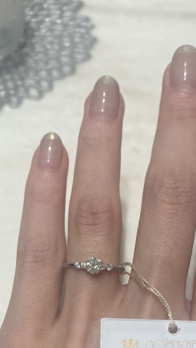 シンプルながらダイヤもしっかり主張されてとても可愛い