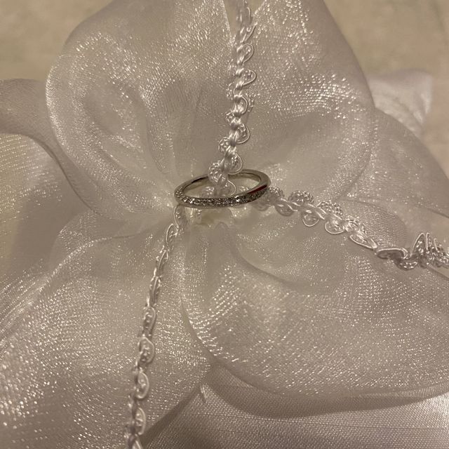 どこから見てもダイヤがキラキラと光るのでかわいいです。