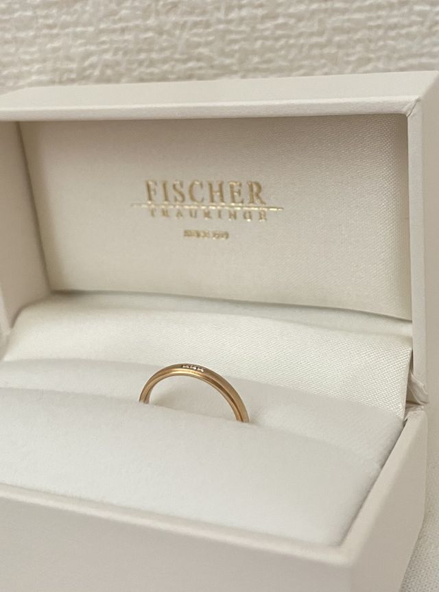 シンプルなボックスでとても綺麗な指輪です。