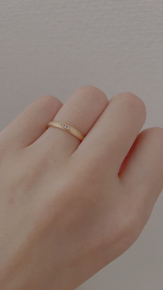 ダイヤを3石入れてもらいました。