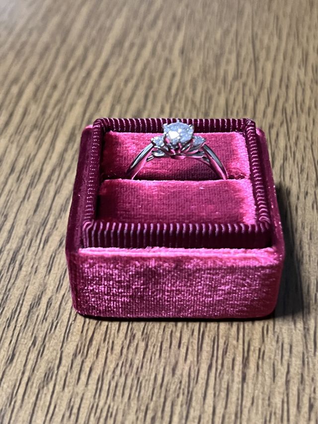 太陽をイメージしたオリジナルデザイン
※箱は個人所有のもの