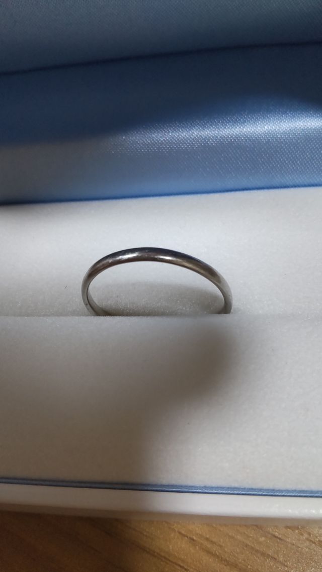 シンプルなブラチナリングにしました