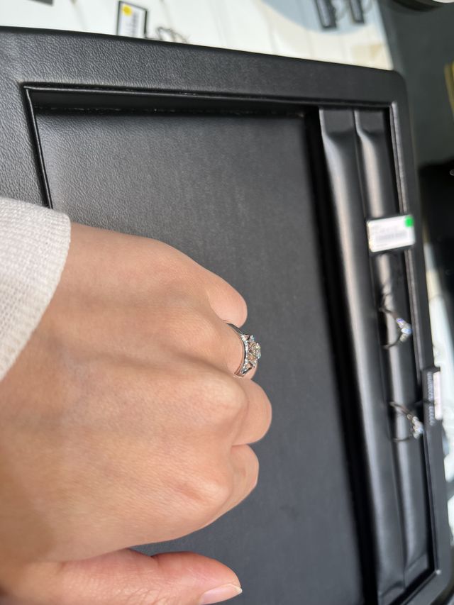 シンプルで可愛らしいデザインに一目惚れしました。