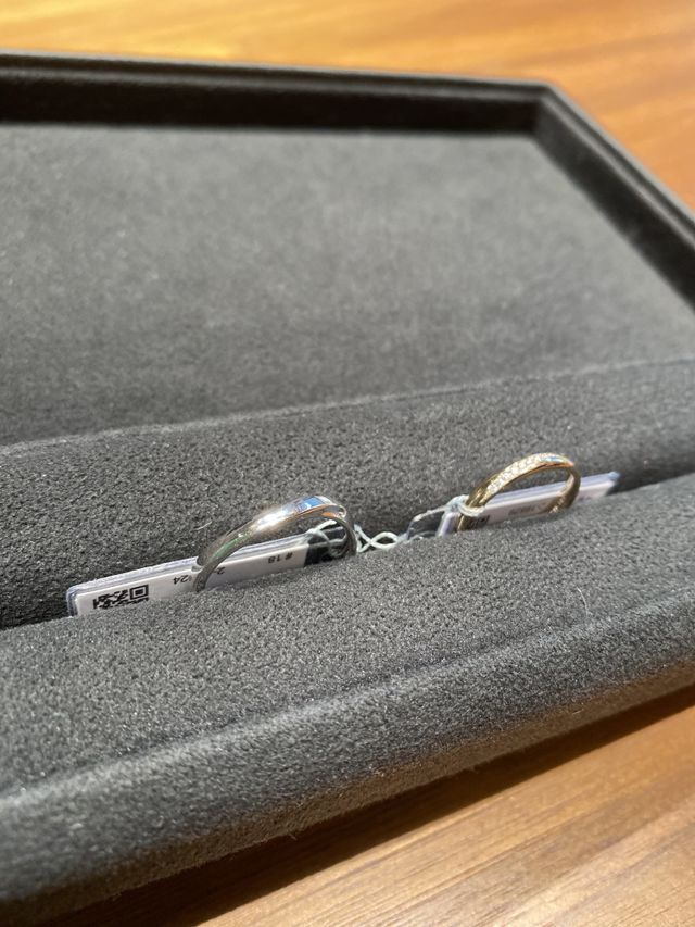 私は左、彼女は右を選びました