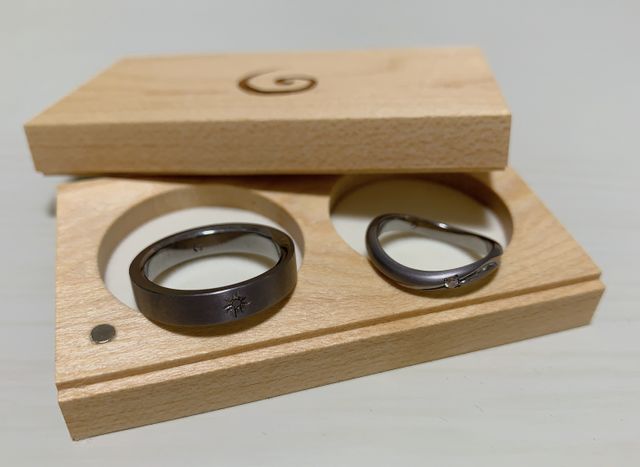 左デザイン…TROO
右デザイン…RAY