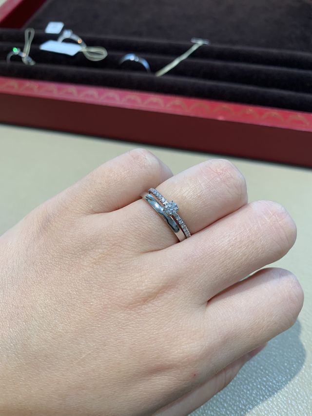 結婚指輪はバレリーナウェディングリングです。