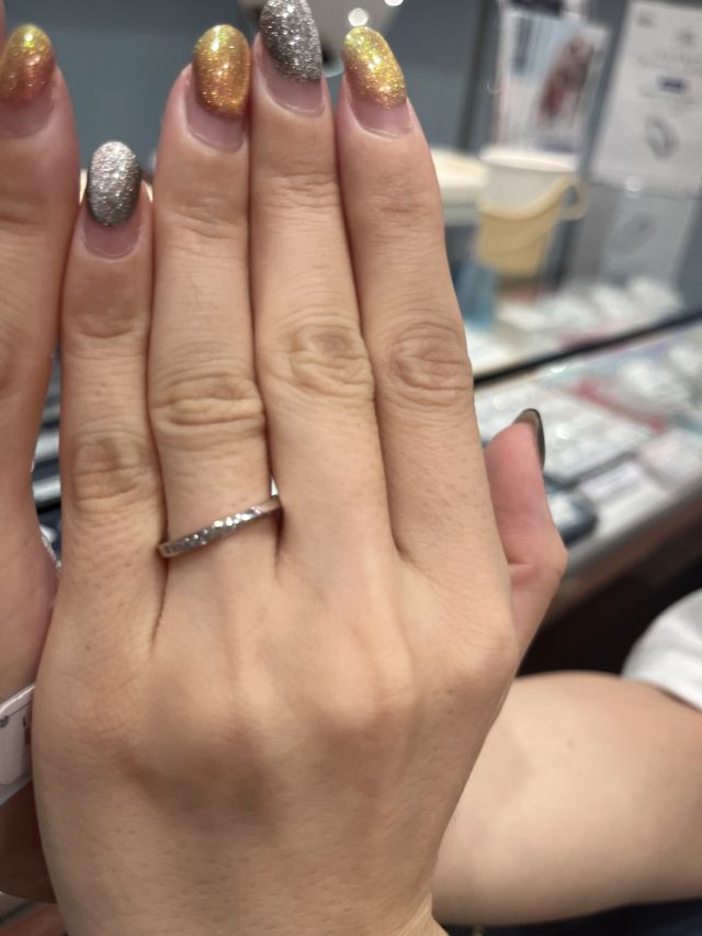 ストレートタイプ 細めのリングで手に馴染む