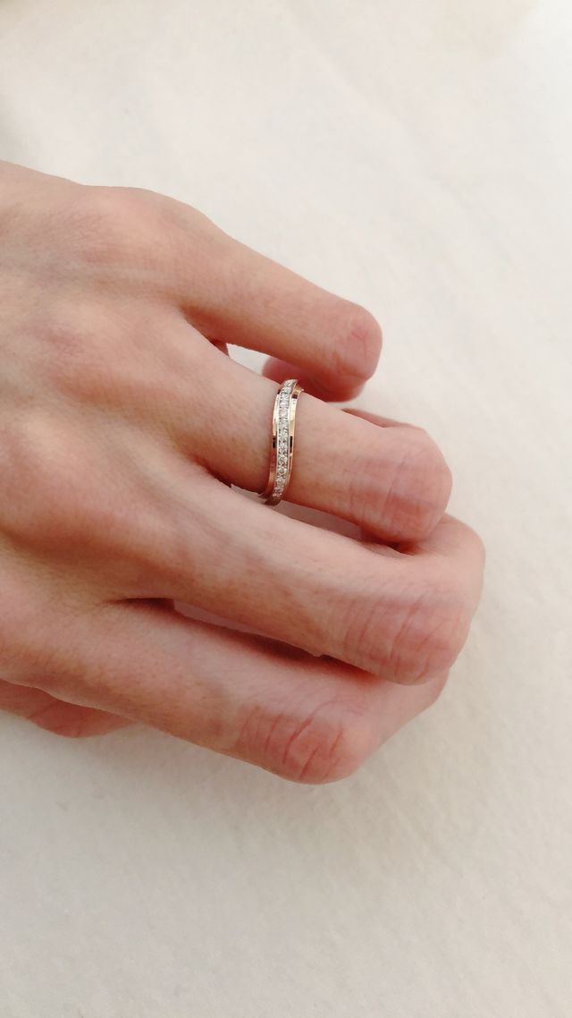 ピンクゴールド×シルバーでダイヤに光が当たると凄く綺麗です♡