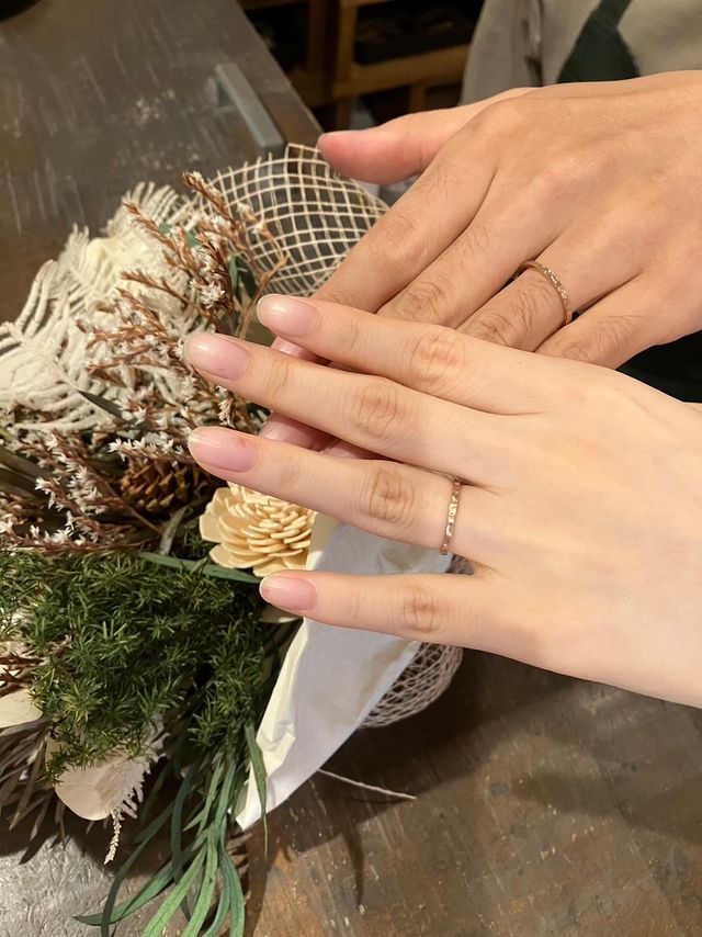 指輪が完成後、スタッフの方に記念撮影していただけます。