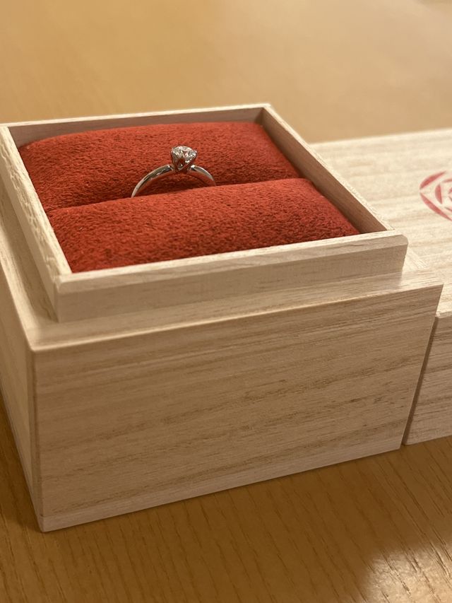 桐箱に入っている状態です。