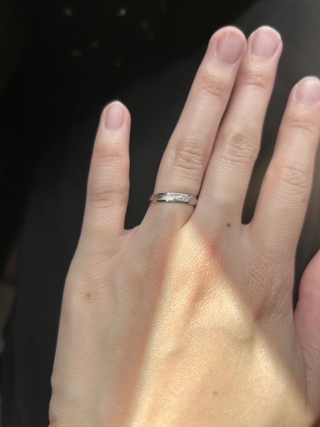 商品到着後、さっそく指輪にはめた写真です。