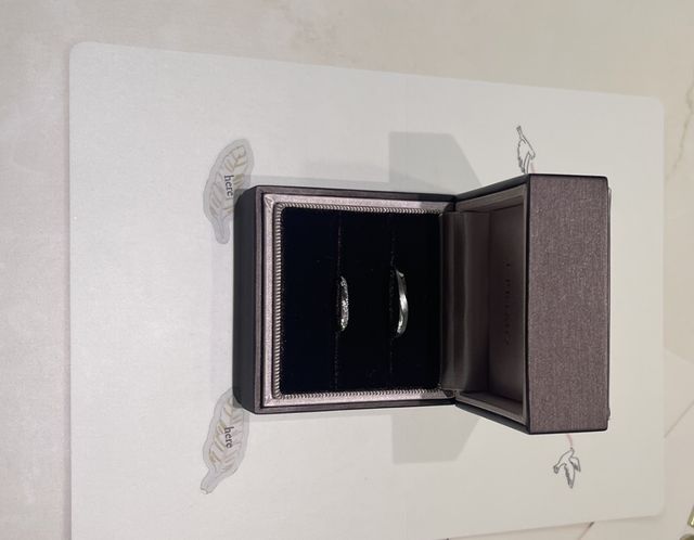 指輪受け取りの際に撮った写真です。
