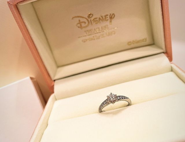 シンデレラをイメージしたデザインにしていただきました。