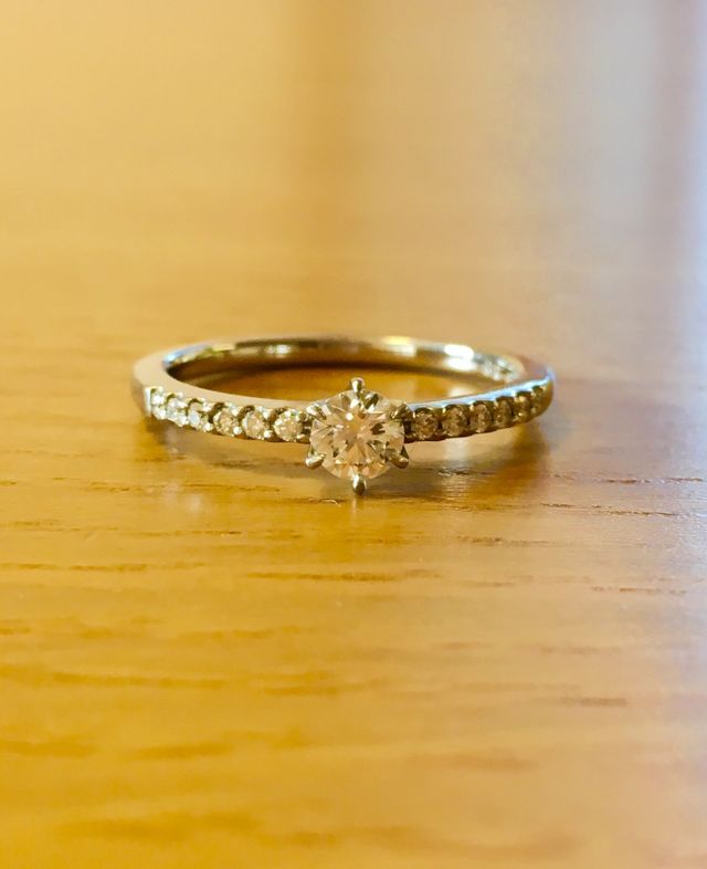 ロイヤルアッシャーのハーフエタニティリングです