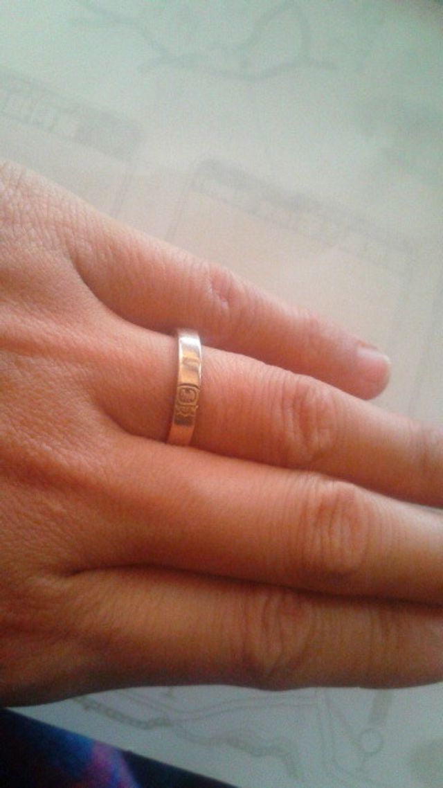 手作りです！二人の思い出のシンボルを、それぞれに刻みました。