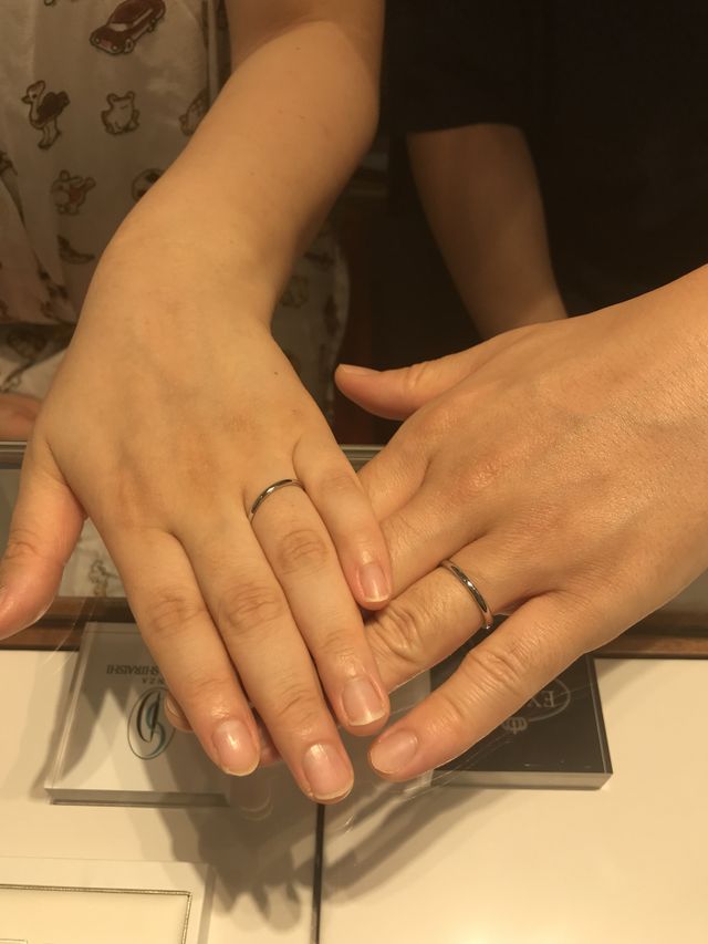 手を添えて撮りました。