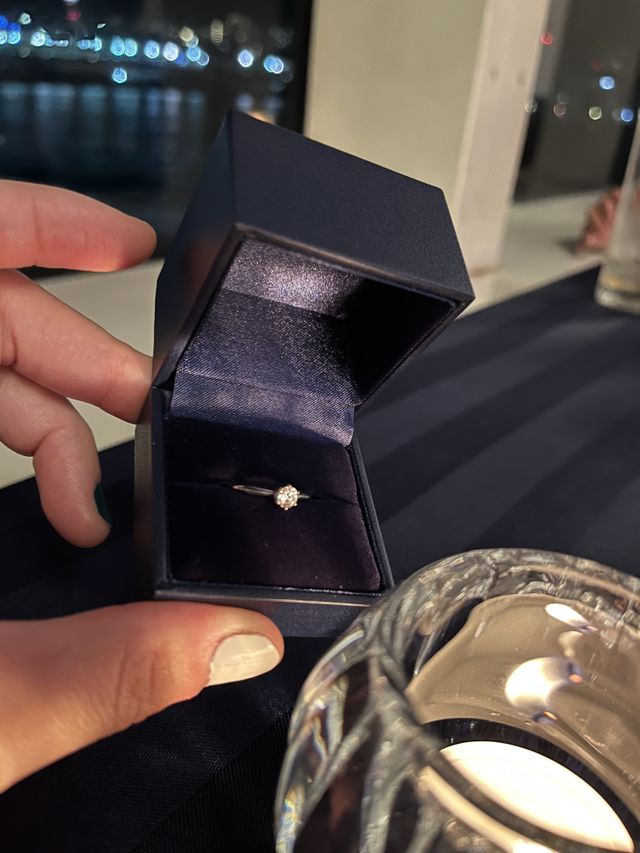 箱を開けた時のダイヤの光を反射した輝きがきれいでした