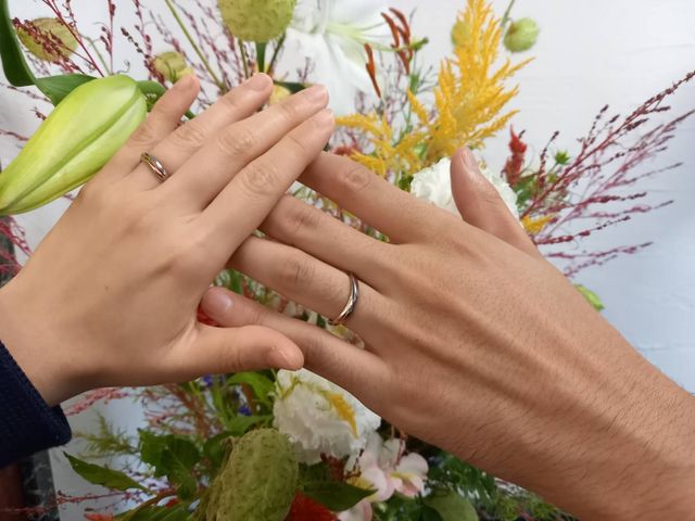 お店入り口のお花の前で、スタッフさんが撮ってくれました。