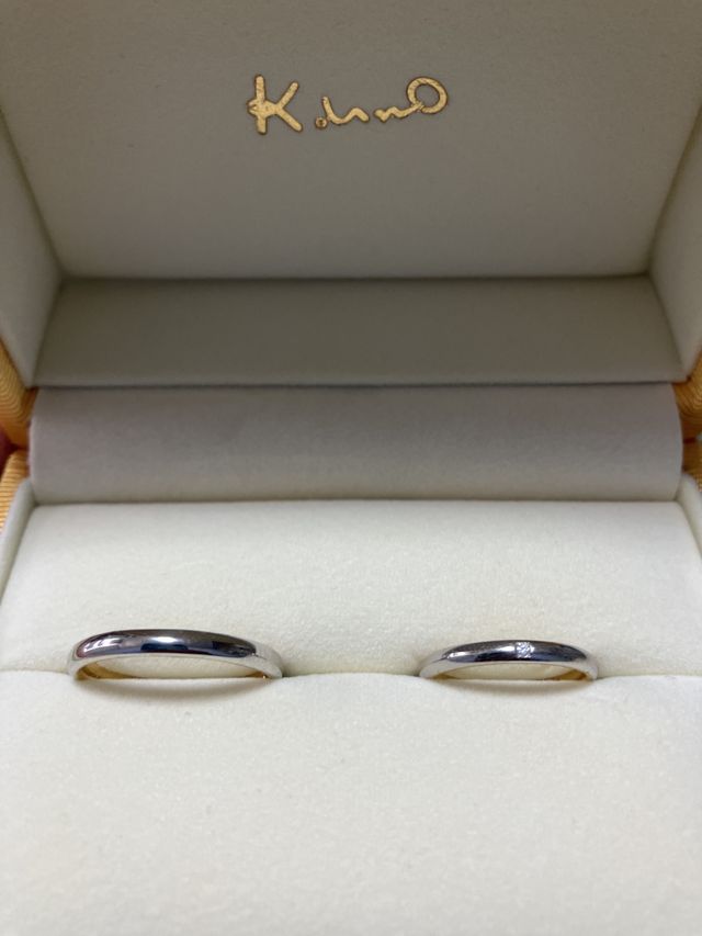 指輪の内側にお互いの誕生石や記念日を刻印した。