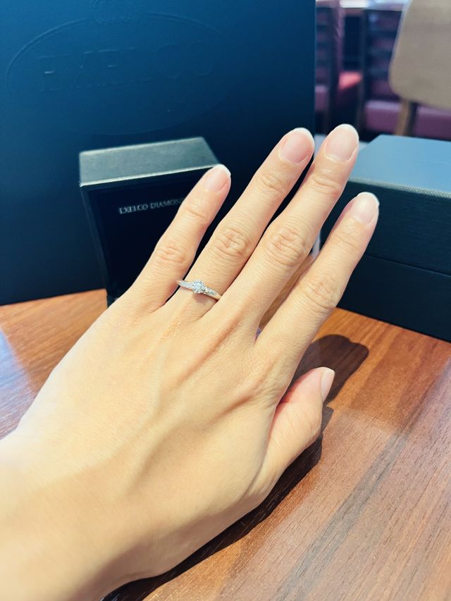 ウェーブデザイン、リングは細め