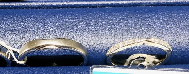 エタニティでもペア感を感じられる指輪です。