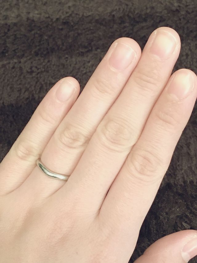 前後v字のデザインで上から覗くとハートに見えます