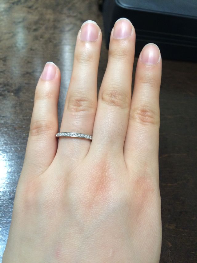 華奢で女性らしく派手すぎないデザインです。