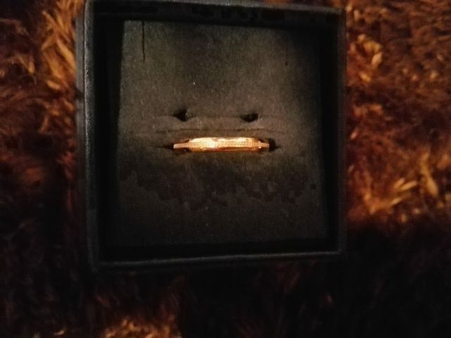 中央にはクロスミルがほどこされています。