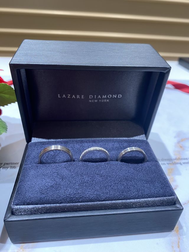 婚約指輪と結婚指輪
左が14号です